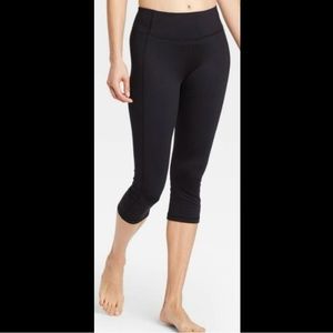 All in Motion Women’s Simplicity Mid-Rise Capri Leggings